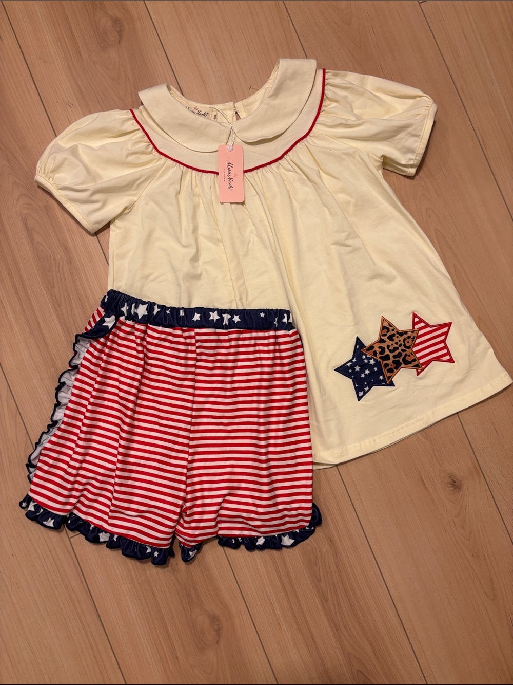 Girls' Cream Star-Applique day set with Red and blue stars Striped Shorts